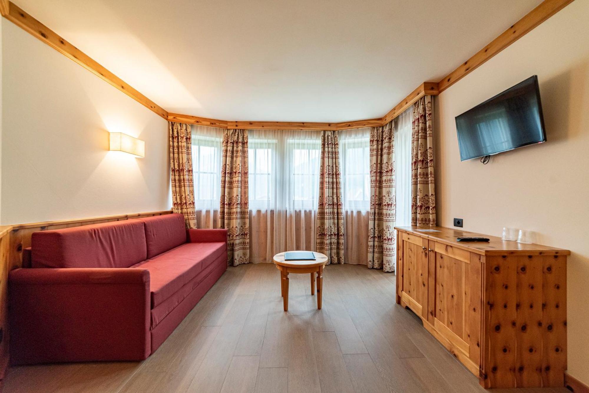 Hotel Garni Paradisi - Wellness & Spa Mezzano Exterior photo