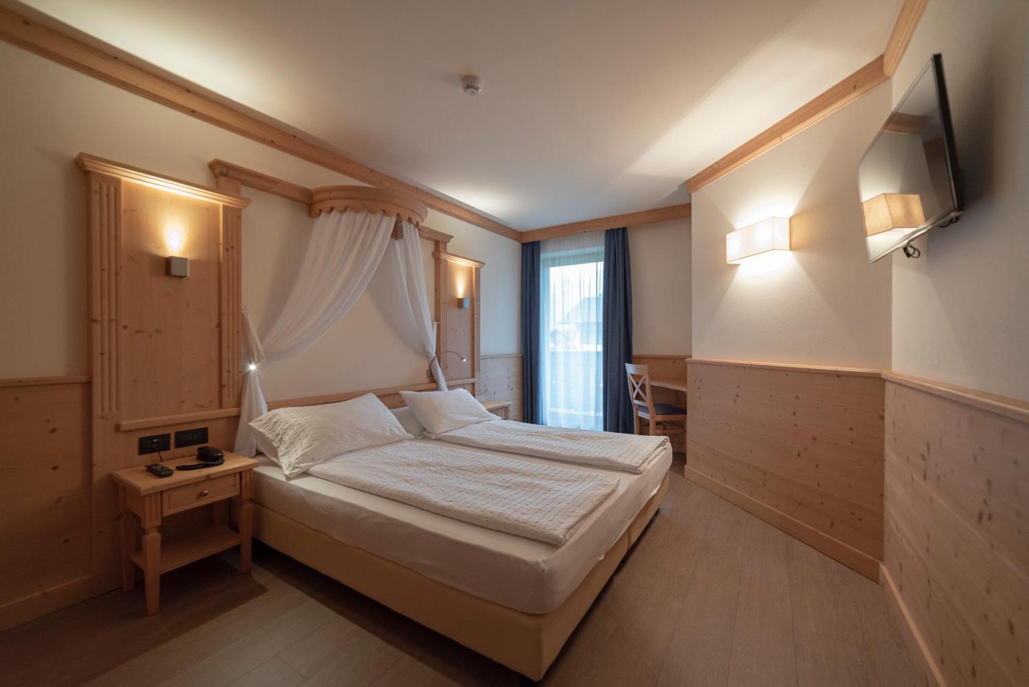 Hotel Garni Paradisi - Wellness & Spa Mezzano Exterior photo
