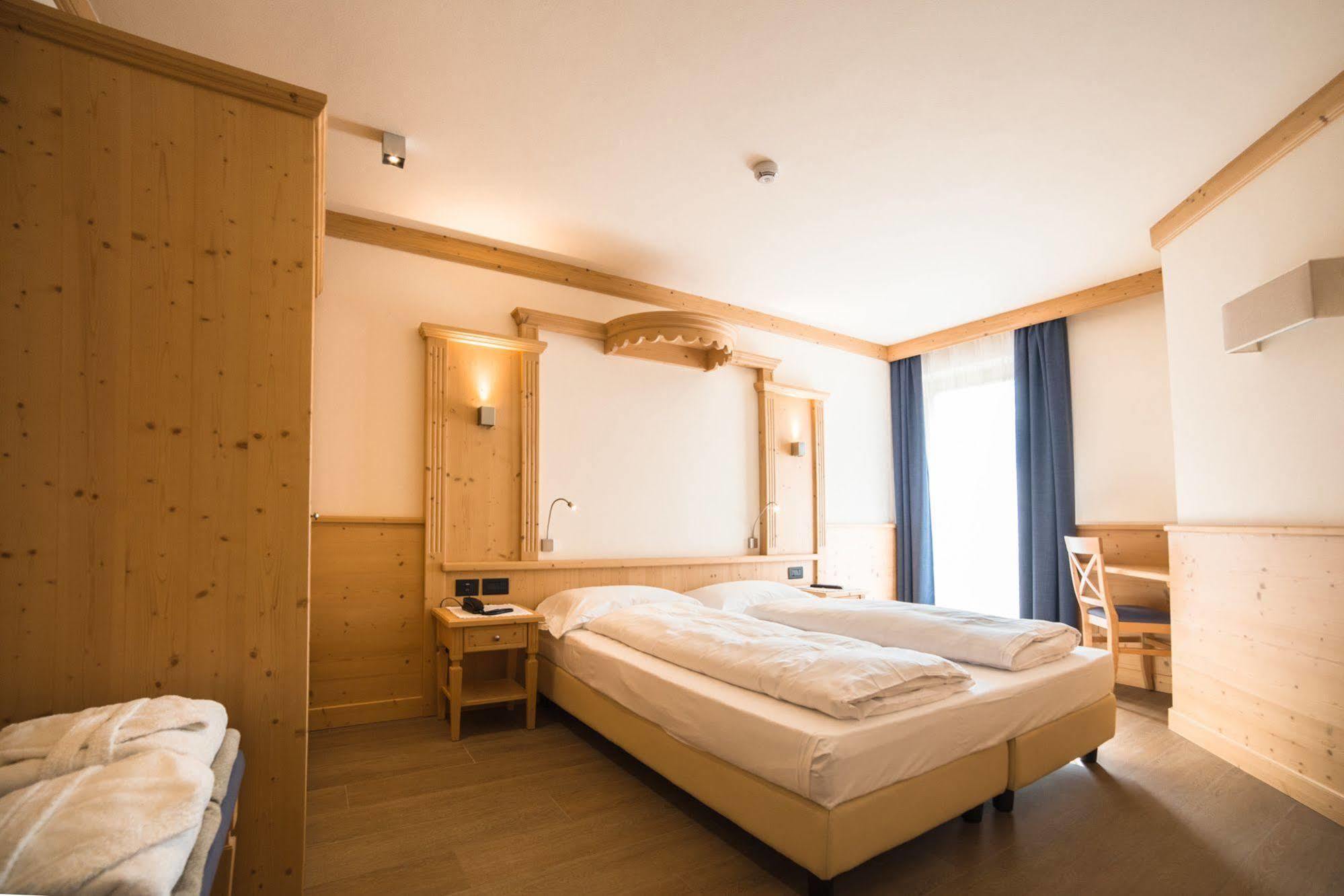 Hotel Garni Paradisi - Wellness & Spa Mezzano Exterior photo