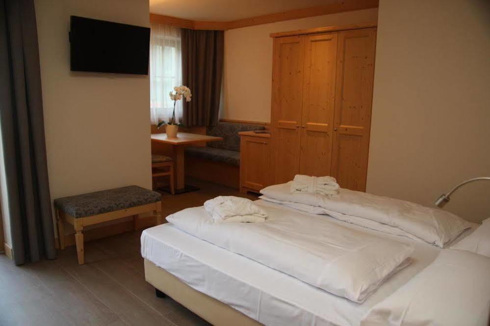Hotel Garni Paradisi - Wellness & Spa Mezzano Exterior photo