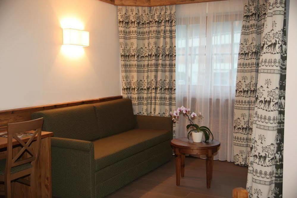 Hotel Garni Paradisi - Wellness & Spa Mezzano Exterior photo