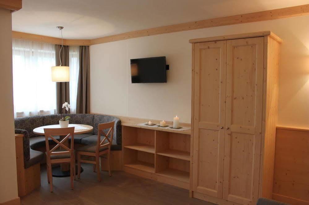 Hotel Garni Paradisi - Wellness & Spa Mezzano Exterior photo