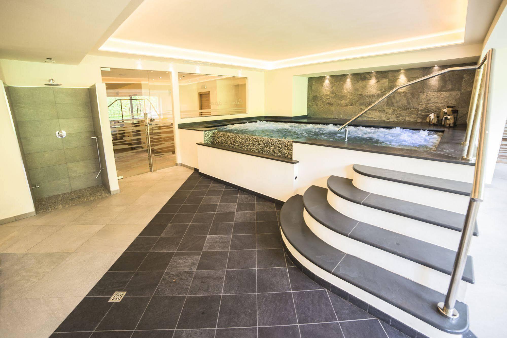Hotel Garni Paradisi - Wellness & Spa Mezzano Exterior photo